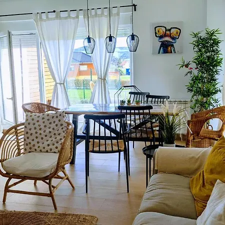 Junto A La Playa * Galizano